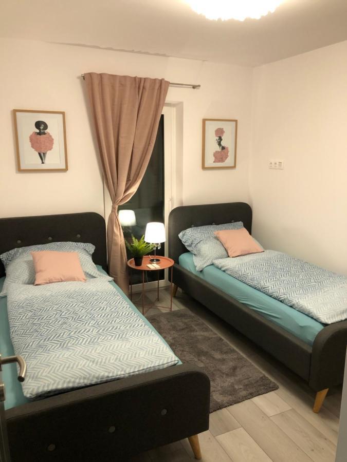 Appartement Szeged Gyoengye Delux Extérieur photo