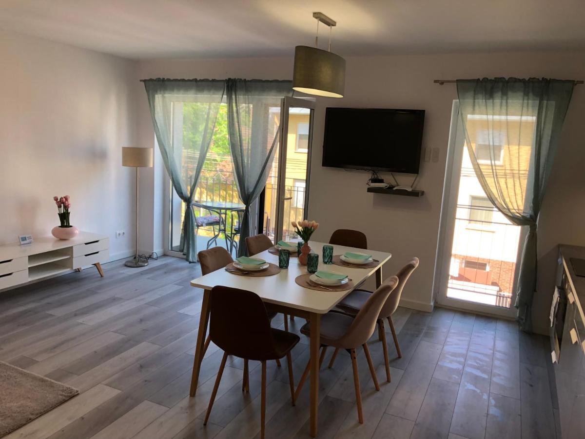 Appartement Szeged Gyoengye Delux Extérieur photo
